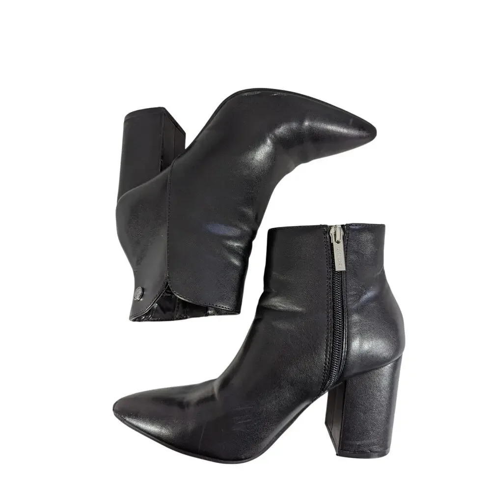 UNISA! MILANI BLACK VEGAN LEATHER CHUNKY HEEL, POINTY TOE ANKLE BOOTS! SZ 5.5M